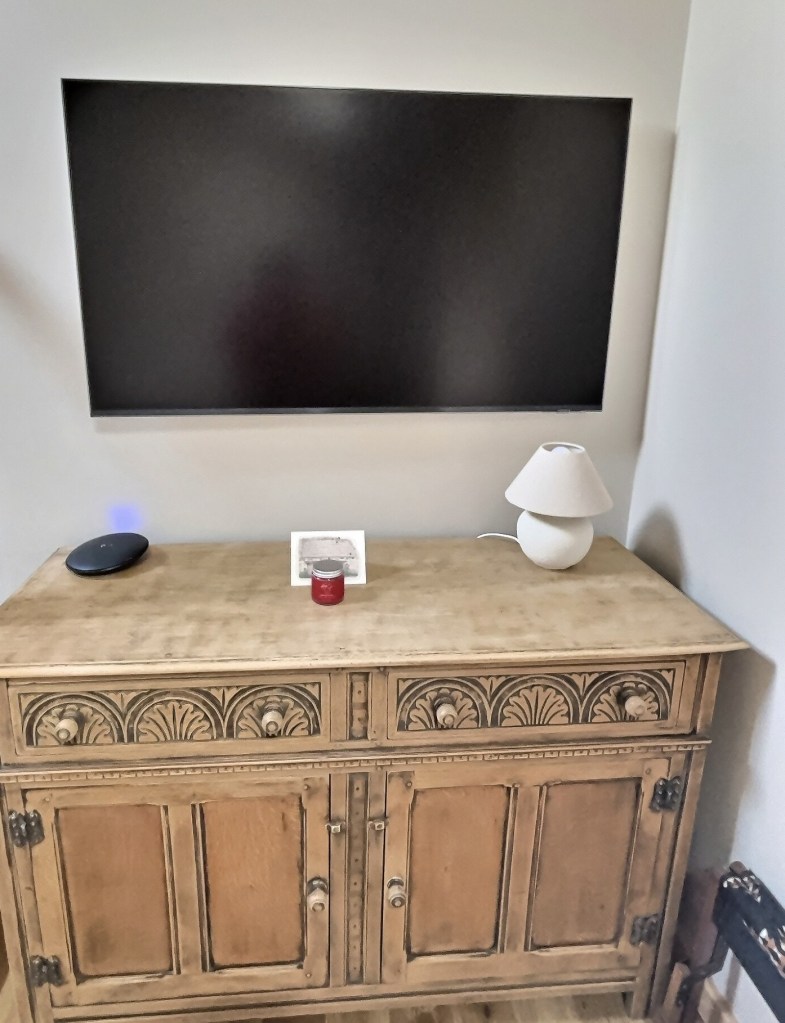 50" Flat screen TV with Netflix